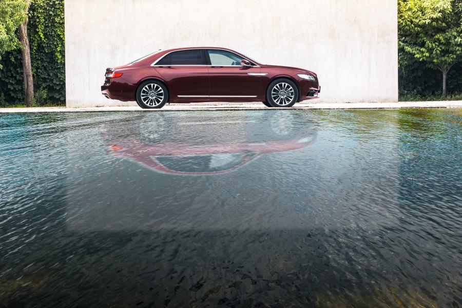  Lincoln Continental 3.0T AWD 2016 года  (CN) (фото 10 из 40)